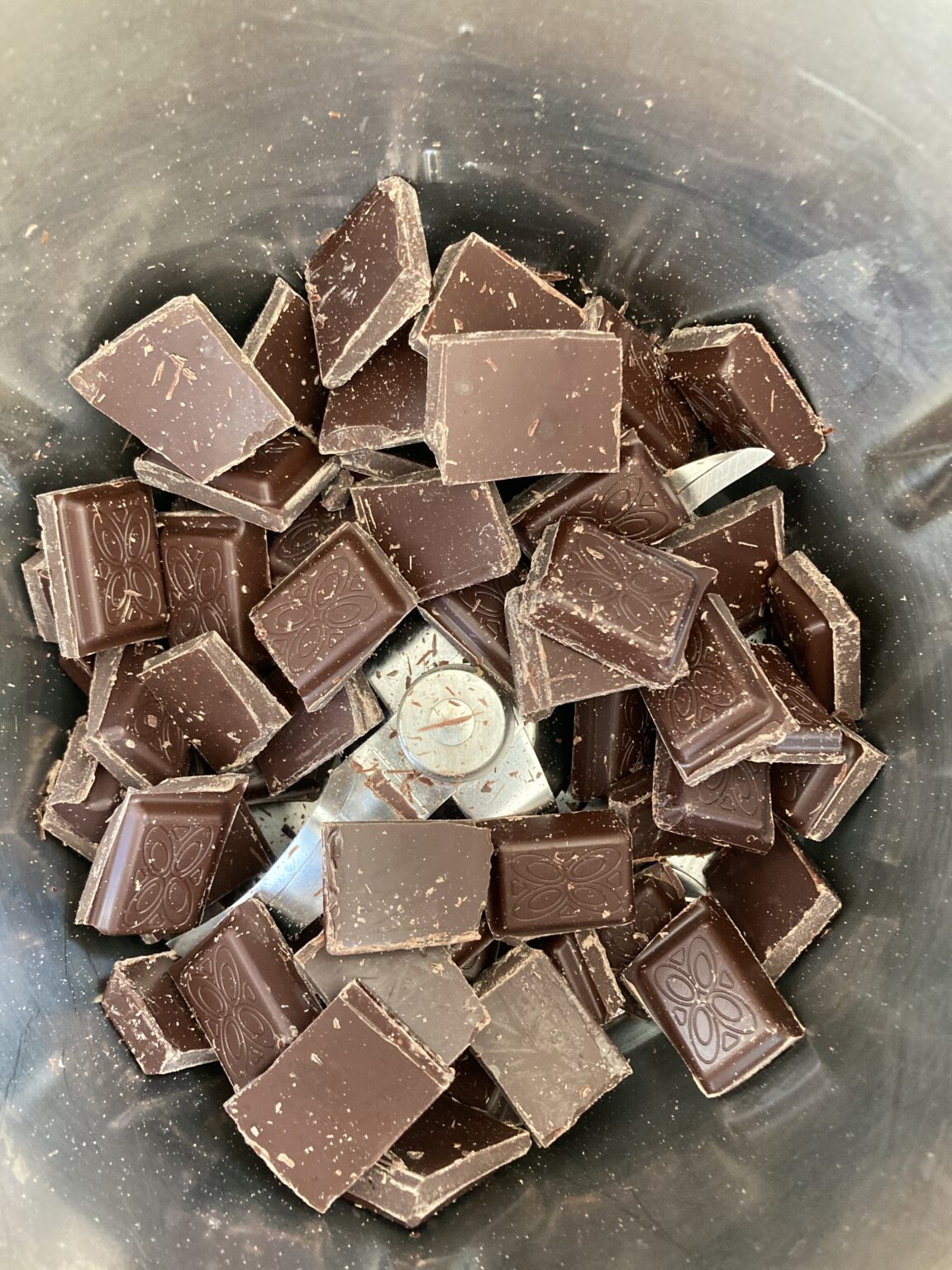Schokolade schmelzen (grösser Menge direkt im Topf) – hobbyraum-kueche.de